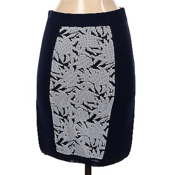 Rebecca Minkoff Dark Navy Okina Floral Panel Pencil Skirt Heavy Knit size small - Picture 5 of 8